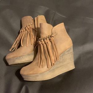 Womens fashion boots. Side zip. Approx. 4in wedge.